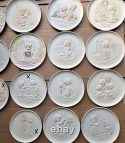 16 Precious Moments Vintage medallion Set