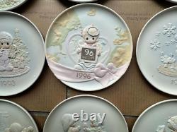 16 Precious Moments Vintage medallion Set