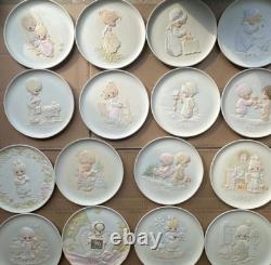 16 Precious Moments Vintage medallion Set