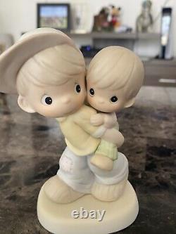 16 precious moments Collection Figurines