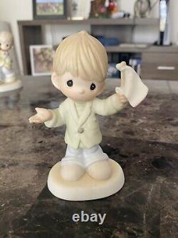 16 precious moments Collection Figurines