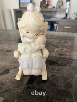 16 precious moments Collection Figurines