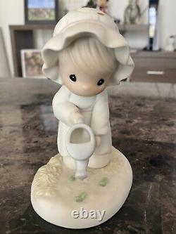 16 precious moments Collection Figurines