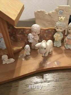 18 Piece VINTAGE PRECIOUS MOMENTS PEWTER NATIVITY SET ENESCO With Wood Stable