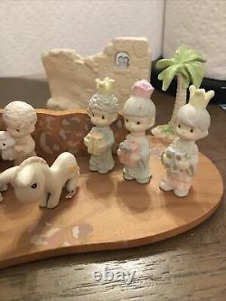 18 Piece VINTAGE PRECIOUS MOMENTS PEWTER NATIVITY SET ENESCO With Wood Stable