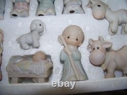 1982 Precious Moment Mini Nativity withRARE TURBAN SHEPHERD BOY FIGURE E-2395 withBx