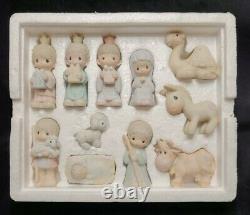 1982 Precious Moments Come Let Us Adore Him Mini Nativity E239511 pieces