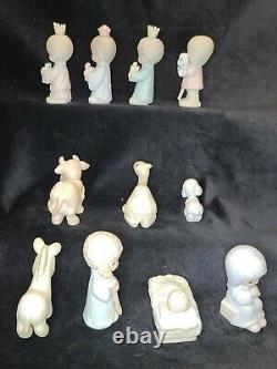 1982 Precious Moments Come Let Us Adore Him Mini Nativity E239511 pieces