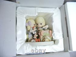 2006 Precious Moments Figurine Nothing's Sweeter Than Time Together Disney B-4