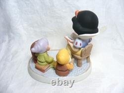 2008 Precious Moments Figurine Gathering Friends Together Is A Wonderful Story