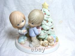 2008 Precious Moments Figurine Holiday Surprises Are Filled With Love No. 910052