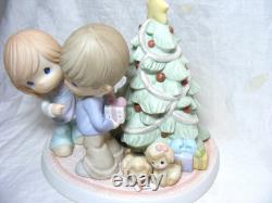 2008 Precious Moments Figurine Holiday Surprises Are Filled With Love No. 910052
