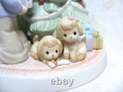 2008 Precious Moments Figurine Holiday Surprises Are Filled With Love No. 910052