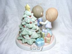 2008 Precious Moments Figurine Holiday Surprises Are Filled With Love No. 910052