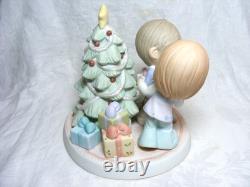 2008 Precious Moments Figurine Holiday Surprises Are Filled With Love No. 910052
