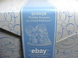 2008 Precious Moments Figurine Holiday Surprises Are Filled With Love No. 910052