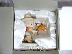 2009 Precious Moments Figurine #920003 Rounding Up A Gang Full of Fun Disney E-1
