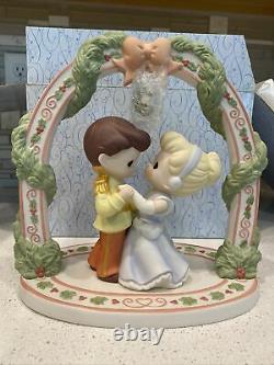 Disney Precious Moments Cinderella Prince Charming Mistletoe NIB LE #89 /5000