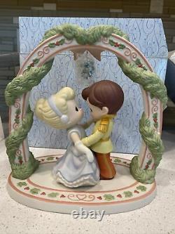 Disney Precious Moments Cinderella Prince Charming Mistletoe NIB LE #89 /5000