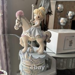 Disney Showcase Collection, Love Always Comes Around Porcelain Bisque Figurine