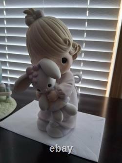 Jesus loves me. Precious Moments 9 inch