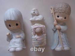 Large O COME LET US ADORE HIM 111333 Porcelain PRECIOUS MOMENTS Nativity Set