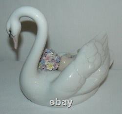 Lladro Drifting Through Dreamland #6758 Figurine No Box