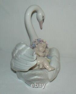 Lladro Drifting Through Dreamland #6758 Figurine No Box