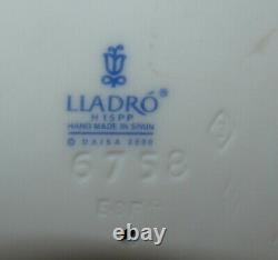 Lladro Drifting Through Dreamland #6758 Figurine No Box