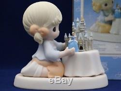 MIB Precious Moments A WORLD OF MY OWN, 690003D Disney Theme Park Exclusive