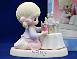 MIB Precious Moments A WORLD OF MY OWN, 690004D Disney Theme Park Exclusive HTF