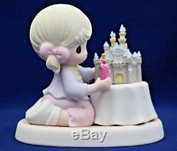 MIB Precious Moments A WORLD OF MY OWN, 690004D Disney Theme Park Exclusive HTF