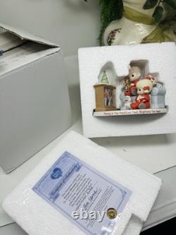 P040 Precious Moments Family Is The Tradition That Brightens The Heart