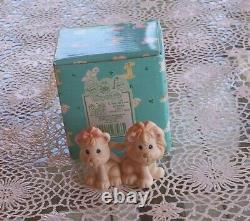 PRECIOUS MOMENTS A TAIL OF LOVE 2 x 2 NOAH'S ARK LIONS 1999 FIGURINE # 679976