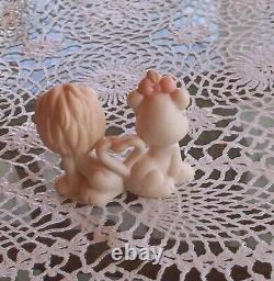 PRECIOUS MOMENTS A TAIL OF LOVE 2 x 2 NOAH'S ARK LIONS 1999 FIGURINE # 679976
