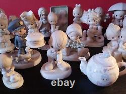 PRECIOUS MOMENTS LOT OF 26 PIECES All older