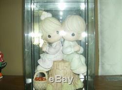 PRECIOUS MOMENTS LOVE ONE ANOTHER LARGE 9 FIGURE # 822426 RARE MINT withdisplay