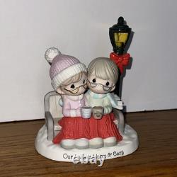 PRECIOUS MOMENTS Lighted Lamp Post Warm & Cozy Figurine RETIRED Thomas Kinkade