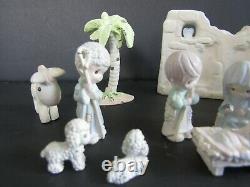 PRECIOUS MOMENTS NATIVITY SET! 9 pieces nativity & 6 accessory pieces