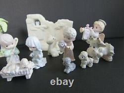 PRECIOUS MOMENTS NATIVITY SET! 9 pieces nativity & 6 accessory pieces