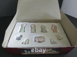 PRECIOUS MOMENTS NATIVITY SET! 9 pieces nativity & 6 accessory pieces