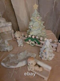 PRECIOUS MOMENTS SUGAR TOWN CLOCK SUGAR TOWN COLLECTIBLE CHRISTMAS With Figures