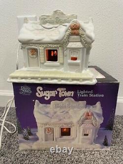 PRECIOUS MOMENTS SUGAR TOWN LOT Includes 6 Sets In Boxes +3 Figures. See Pics