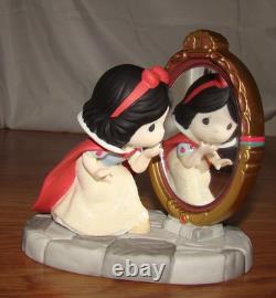 Precious Moment Disney Showcase YOUR KINDNESS SHINES THROUGH (242006) Snow White