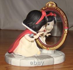 Precious Moment Disney Showcase YOUR KINDNESS SHINES THROUGH (242006) Snow White