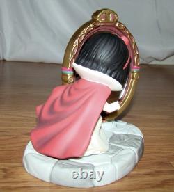 Precious Moment Disney Showcase YOUR KINDNESS SHINES THROUGH (242006) Snow White
