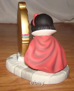 Precious Moment Disney Showcase YOUR KINDNESS SHINES THROUGH (242006) Snow White