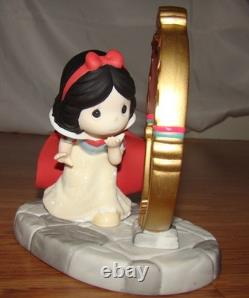 Precious Moment Disney Showcase YOUR KINDNESS SHINES THROUGH (242006) Snow White
