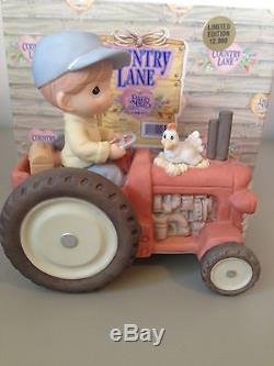 Precious Moment Figurine Bringing In The Sheaves 307084 Country Lane