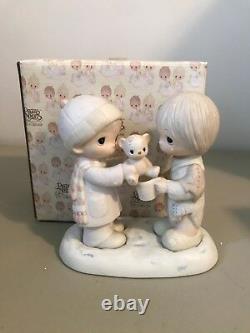 Precious Moment Figurine E0504 Christmastime Is For Sharing Retired 1990